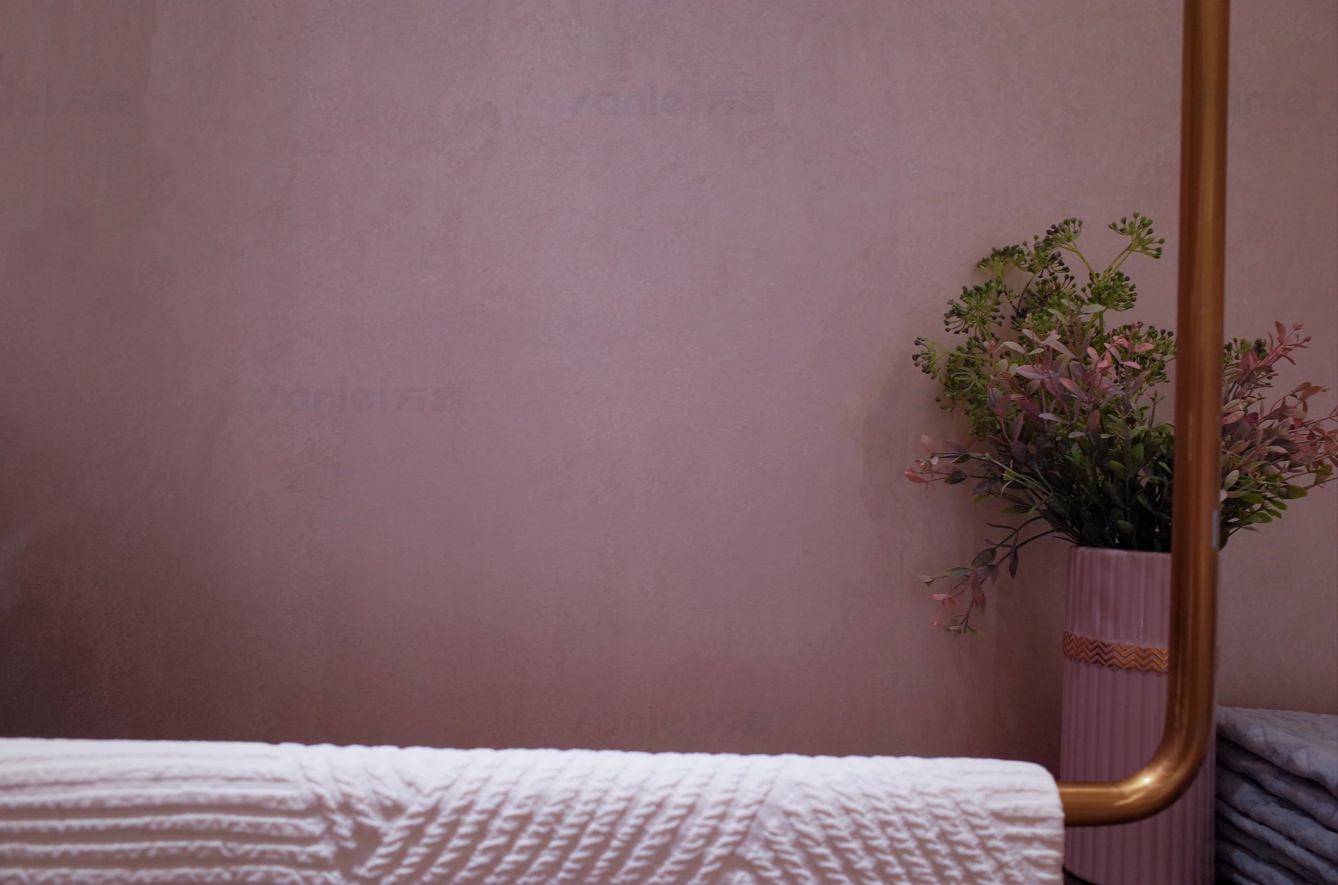 萬磊案例賞析 | 金屬遇上絲絨，尋覓絲質(zhì)般舒適生活