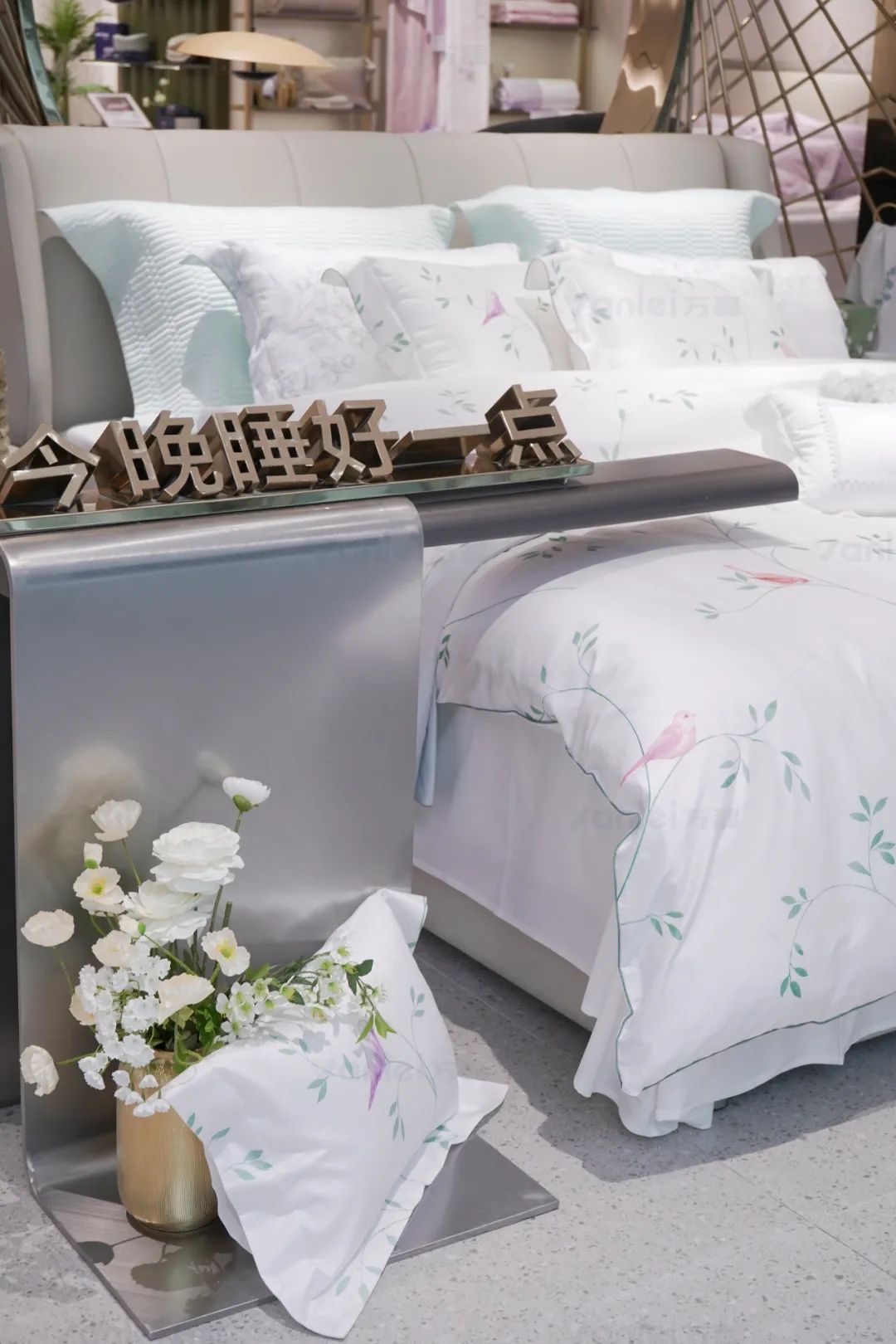 萬磊案例賞析 | 金屬遇上絲絨，尋覓絲質(zhì)般舒適生活