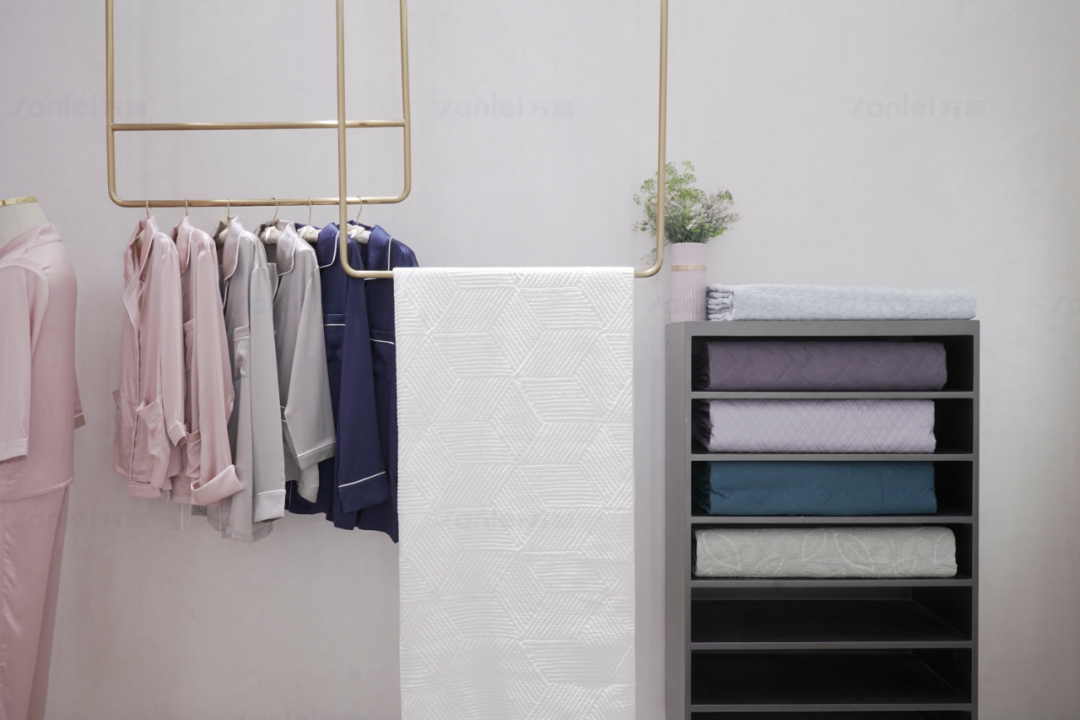 萬磊案例賞析 | 金屬遇上絲絨，尋覓絲質(zhì)般舒適生活