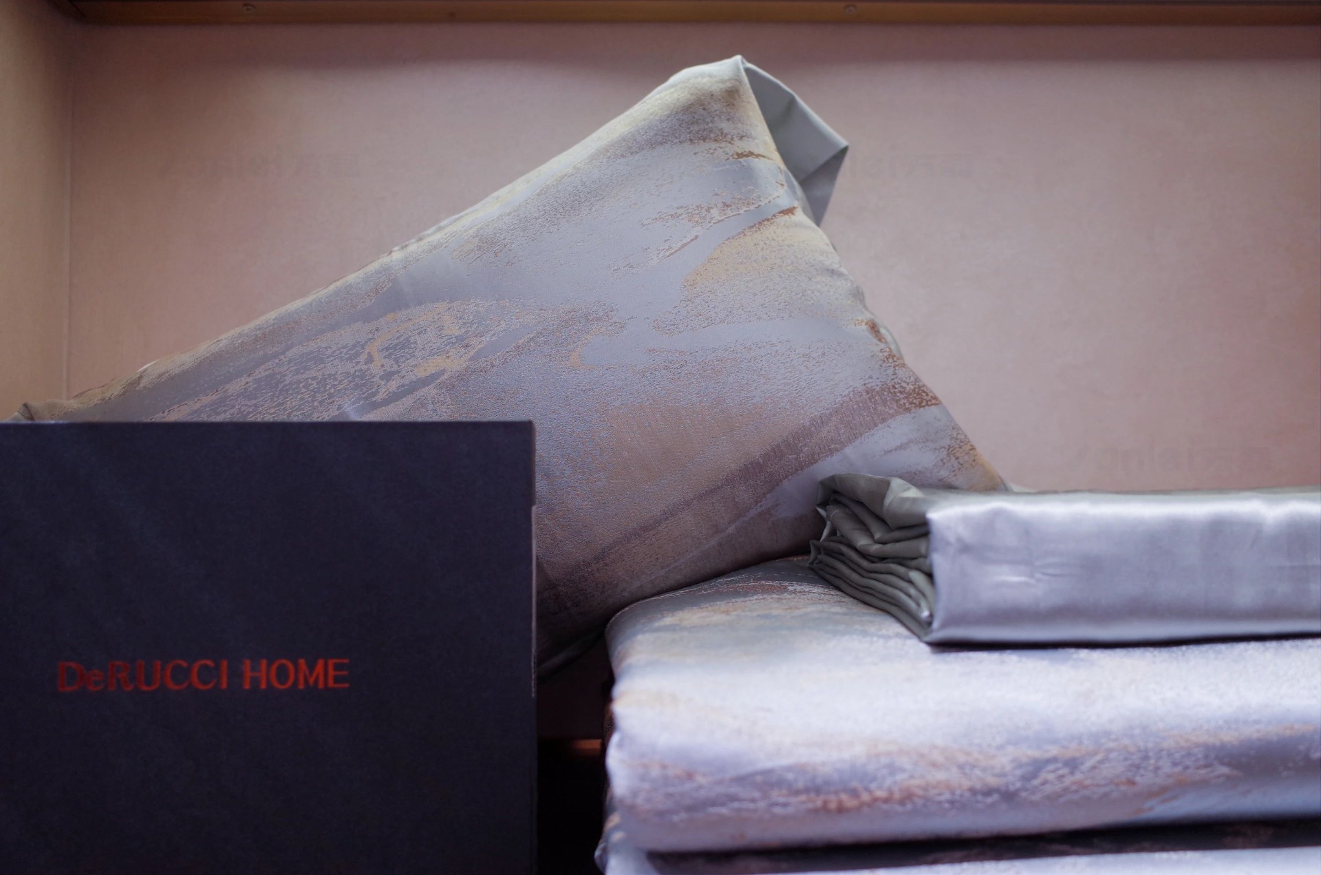 萬磊案例賞析 | 金屬遇上絲絨，尋覓絲質(zhì)般舒適生活