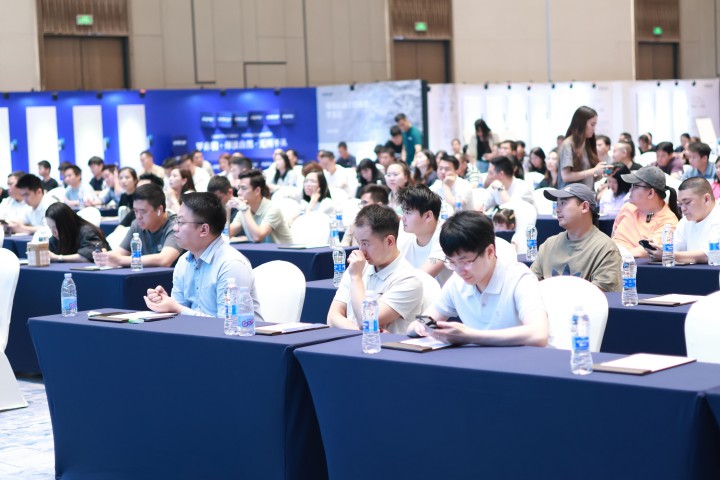 一場(chǎng)發(fā)布會(huì)，一場(chǎng)千人狂歡嘉年華 | 2025萬磊廣佛千人行完滿成功