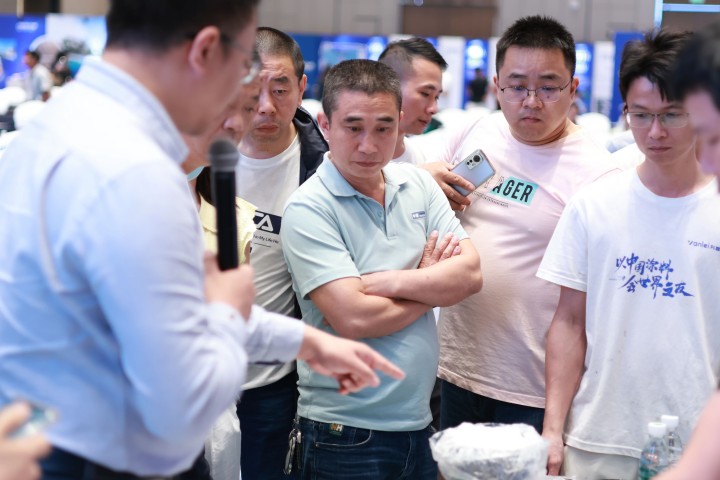 一場(chǎng)發(fā)布會(huì)，一場(chǎng)千人狂歡嘉年華 | 2025萬磊廣佛千人行完滿成功