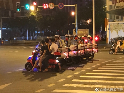 &ldquo;警叔叔陪你一起等紅綠燈&rdquo;&ldquo;不敢動？&rdquo;-萬磊藝術(shù)涂料江蘇動起來