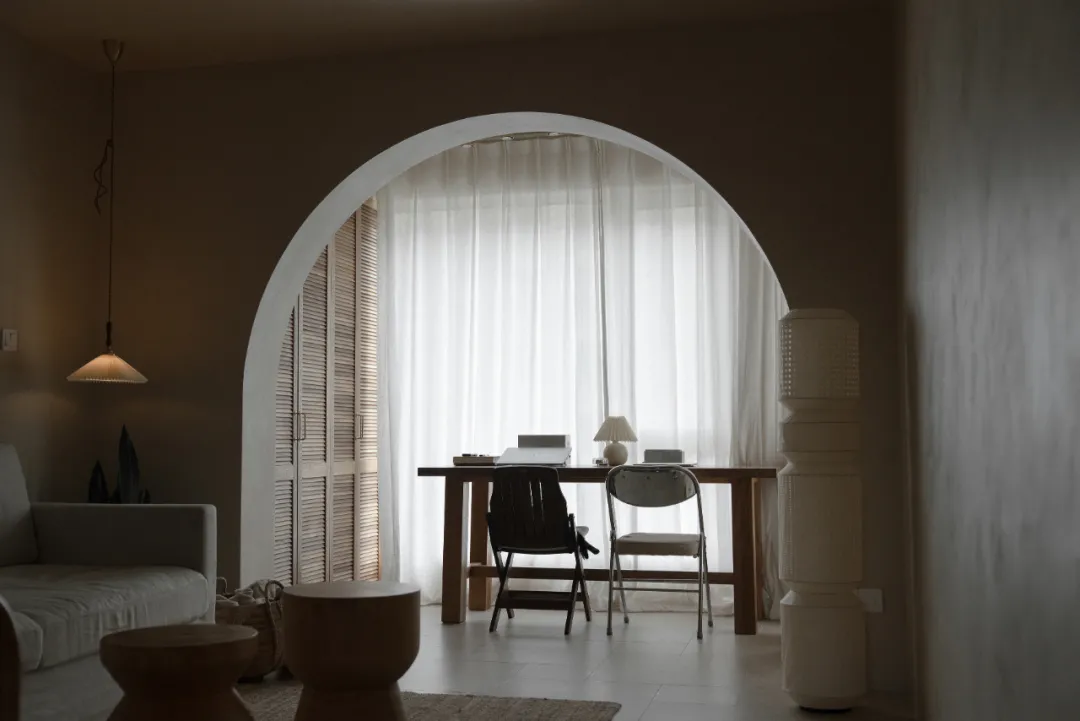 84㎡簡約風(fēng)小宅，微水泥做基調(diào)，住2人3貓溫柔又治愈